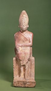 Sittende statue av farao Khasekhem med erobrede fiender ristet inn rundt basen, funnet ved Hierakonpolis, ca. 2700 f.Kr. (kalkstein)